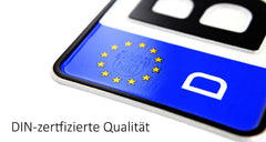 Detailansicht des EU-Felds und der Prägung eines Kfz-Kennzeichens