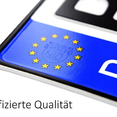 Detailansicht des EU-Felds und der Prägung eines Kfz-Kennzeichens